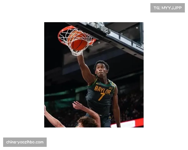 埃奇库姆篮板拼抢积极性弥补76人内线高度不足